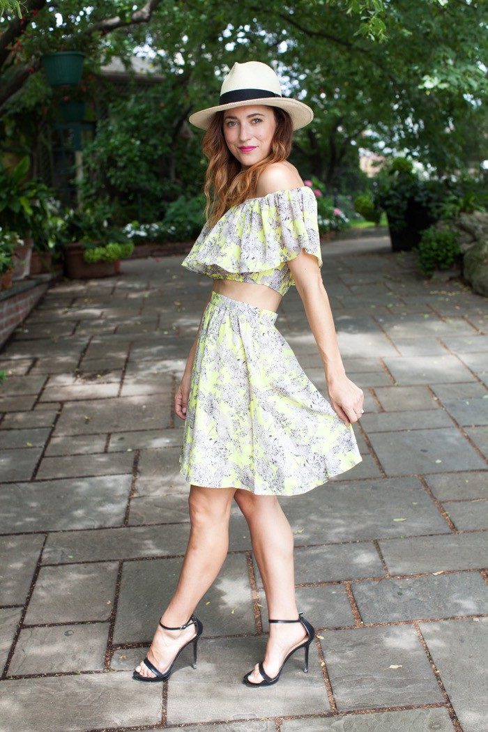 Christine-Cameron-My-Style-Pill-Lucy-Paris-Yellow-Floral-Dress-Brooklyn-Bridge5-700x1050