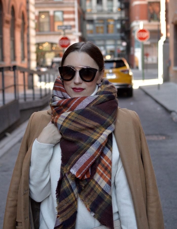 如何穿着装扮 -  57度天气骆驼夹克-Gurtleneck-Flare-Jeans-New-York-Christine-Cameron-My-Squide药丸 - 个人-Stylst3