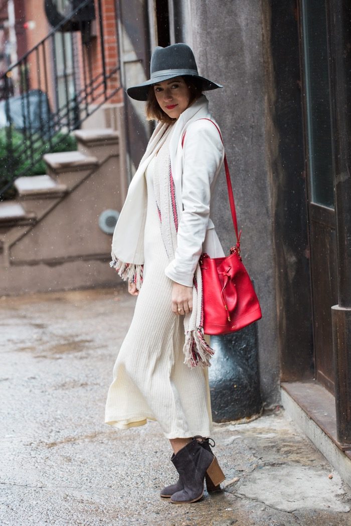 Christine-Cameron-我式丸剂 -  Zara-White-Blazer-Red-Bag-1
