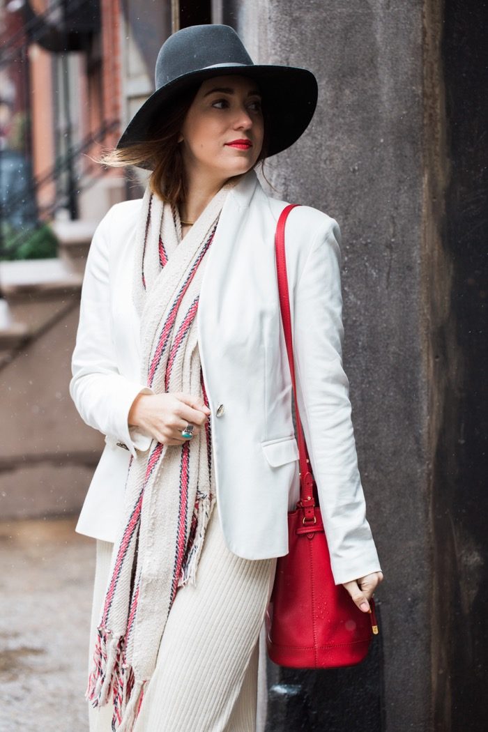 Christine-Cameron-我式丸剂 -  Zara-White-Blazer-Red-Bag-4