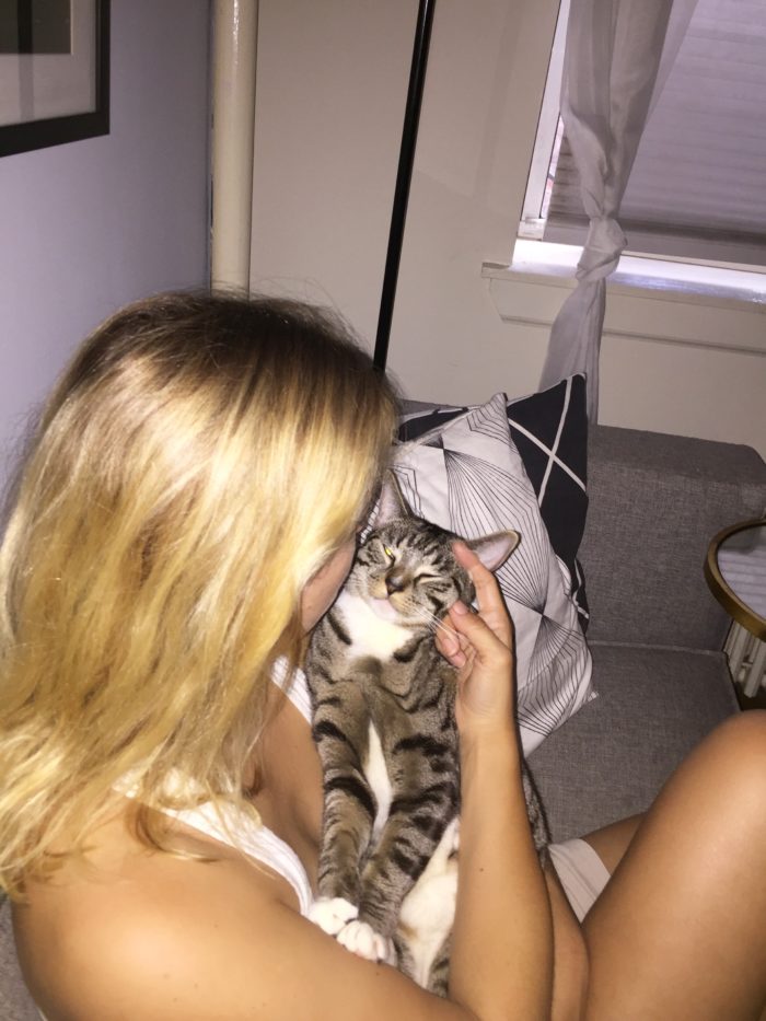 我的风格药丸的克里斯汀·卡梅隆和猫1号苏珊yb亚博一起度过了周末