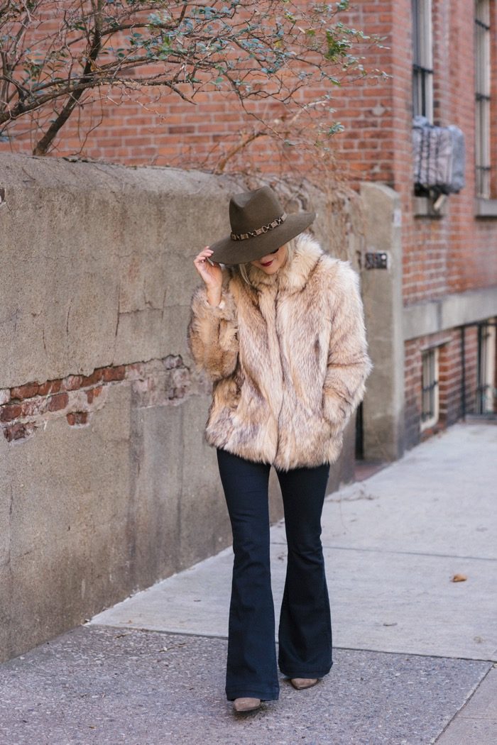 Christine-Cameron-of-My型药丸佩戴A-Faux-Fur-Top-Shop-and-Kathy-Jeanne-Hat_4