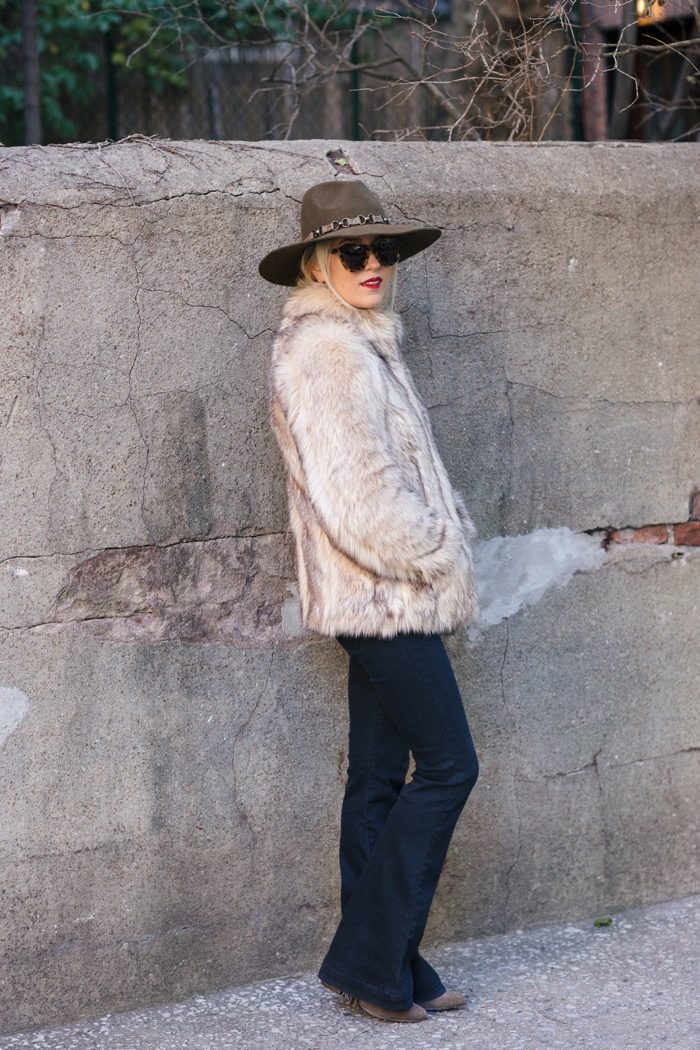 Christine-Cameron-of-My型丸剂穿着A-Faux-Fur-Top-Shop-and-Kathy-Jeanne-Hat_5